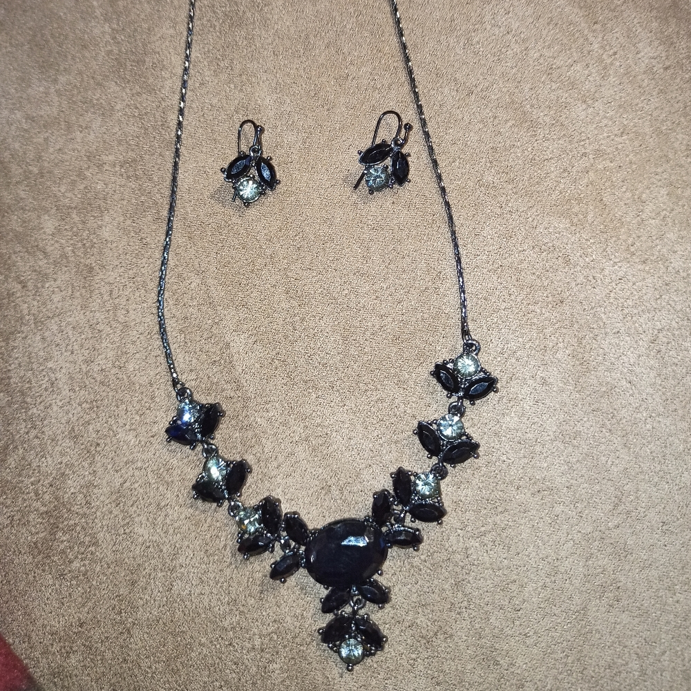 Avon Vintage Black stone and Crystals Necklace Set